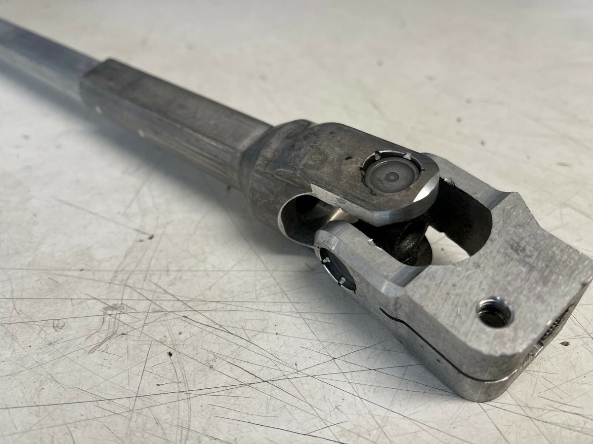 BMW LOWER STEERING COLUMN JOINT F30 F31 LCi 320i 328i BMW LOWER STEERING COLUMN JOINT F30 F31 LCi 320i 328i