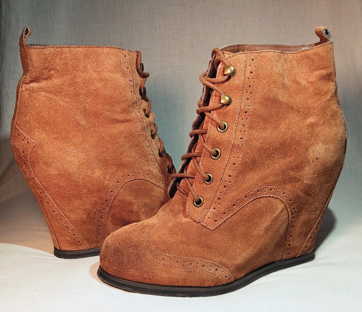 Dolce Vita Wingtip Wedge Hidden Heel Tan Suede Lace~Up Booties Size  Womens