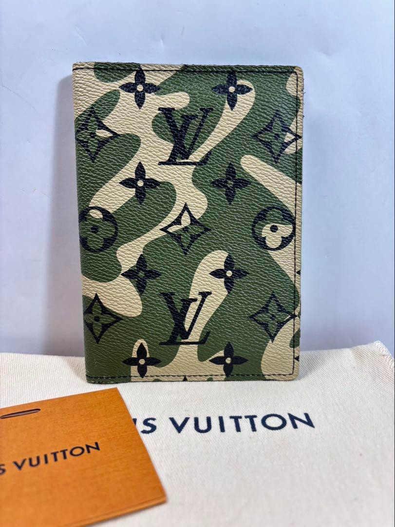 LOUIS VUITTON x Takashi Murakam M58027 Monogramouflage Passport Case Authentic