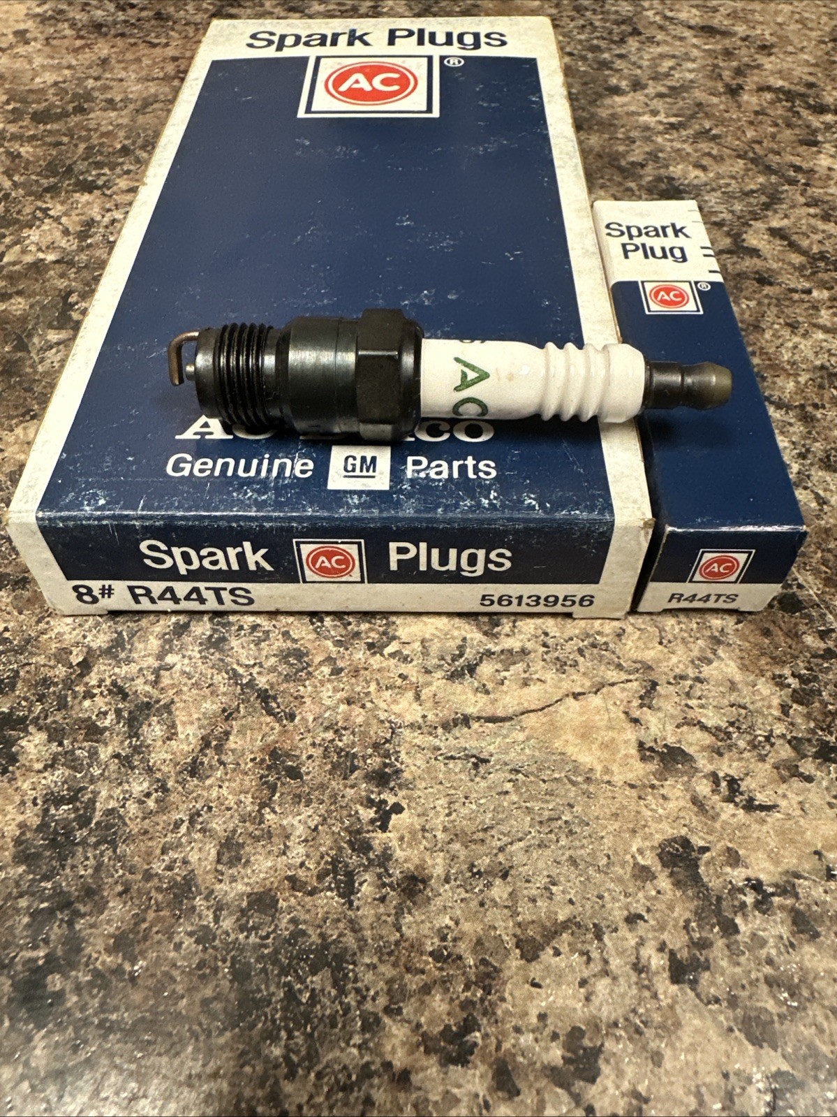 ACDelco R44TS Spark Plug 8pcs 83-85 TBIRD  FIREBIRD Etc FREE SHIPPING