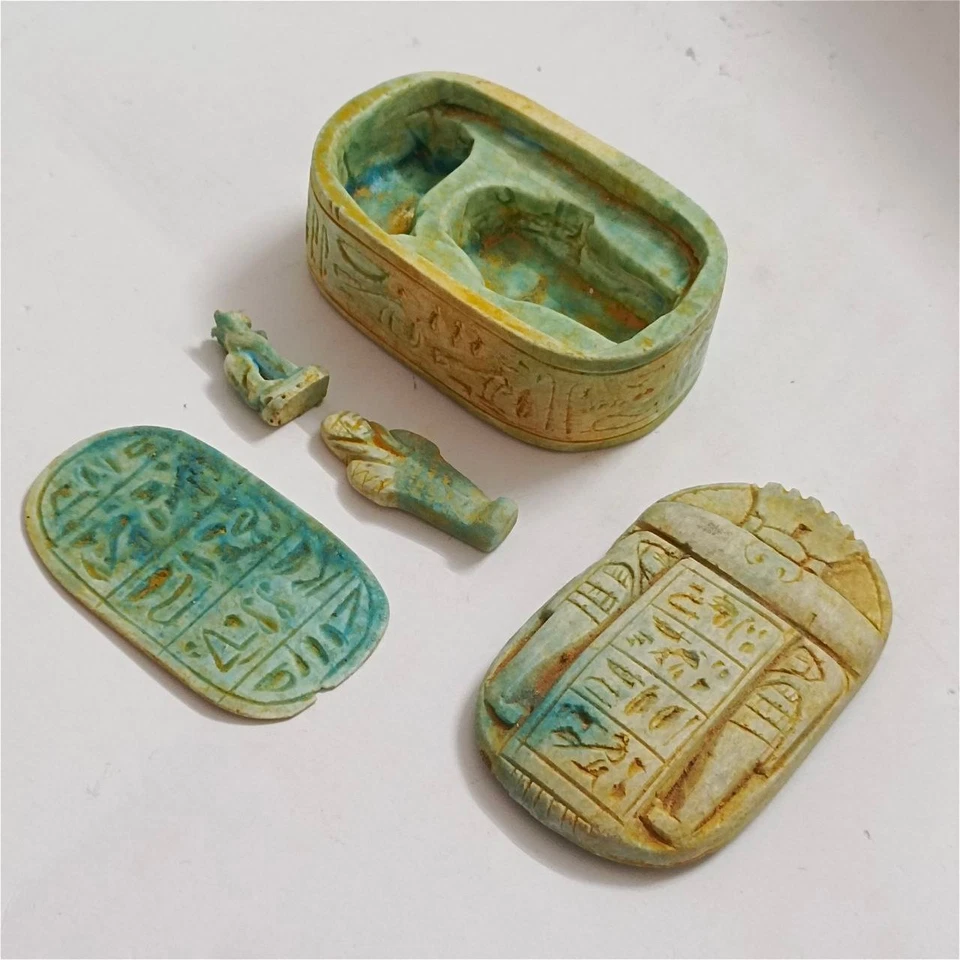 Antiguo escarabajo egipcio estilo con ataúd hecho a mano y detalles jeroglíficos único Foto 4 de 4