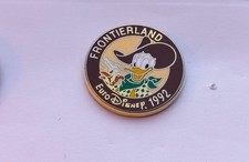 EB193 pin's euro disney Mickey frontierland Donald Arthus Bertrand
