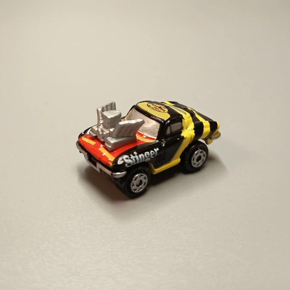 Micro Machines '64 Corvette Hot Rod Stinger Negro Amarillo Rojo Ultrarápido 1992 RARO Foto 4 de 4