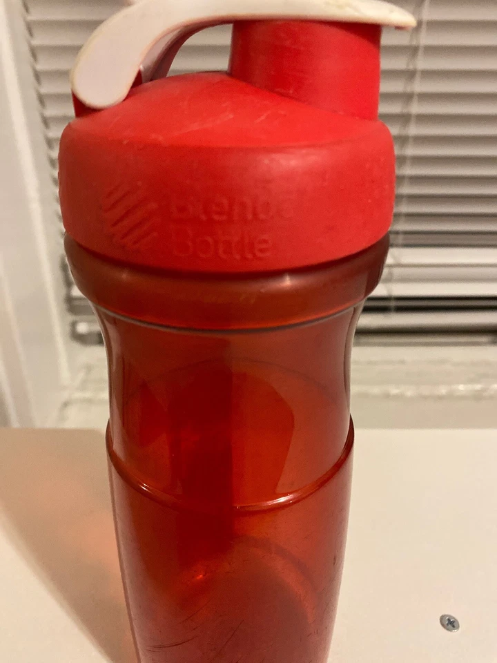 USED Red 28 ounce Blender Bottle - Image 2 of 4