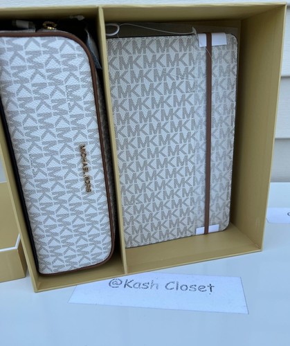Michael Kors Cuaderno y Estuche para Lápices Caja de Regalo Set MK Firma Vainilla - Imagen 2 de 8