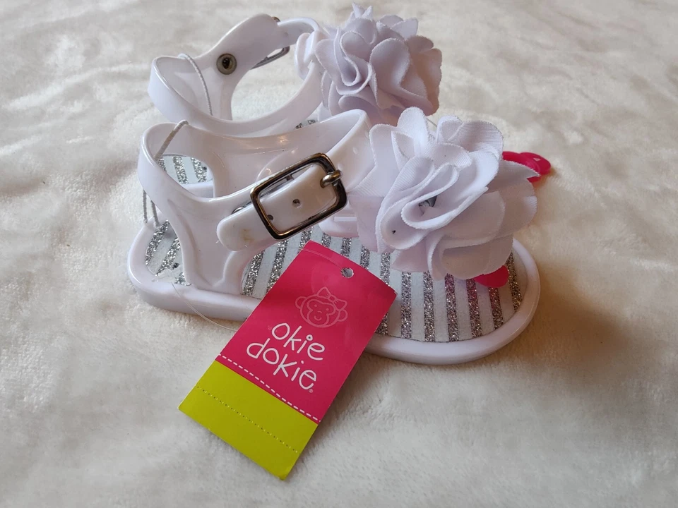 NEW! Okie Dokie Baby Girl White Summer Sandal Size 4, 12 months - Image 4 of 4