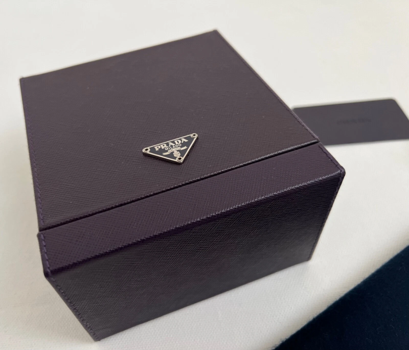 Prada Scatola Pelle Saffiano Colore Prugna Splendida Portagioie e Cosmetici ItaliaNuova