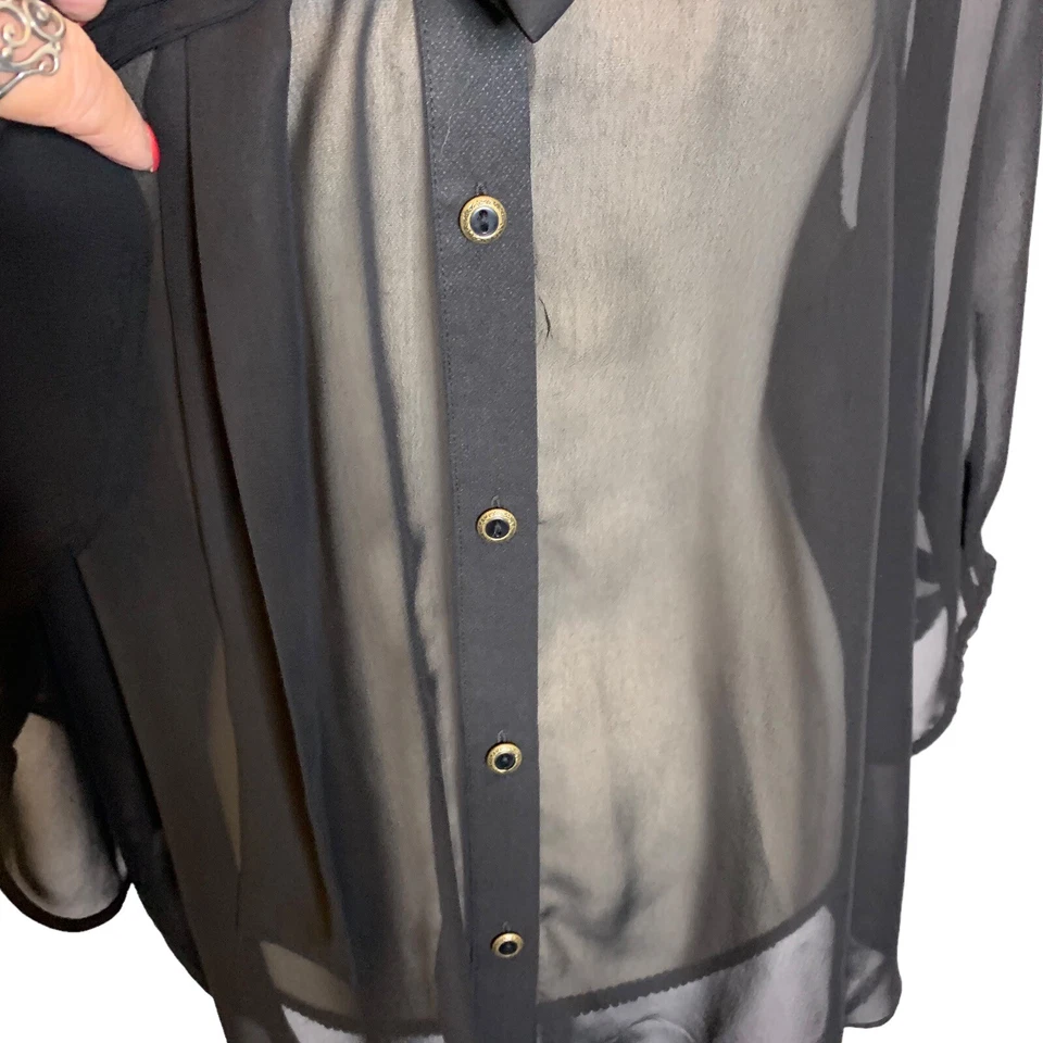 Blusa ECI Mujer 18 Negra Plisada Transparente Cuello en V con Corbata Manga 3/4 Lagonlook Foto 3 de 4