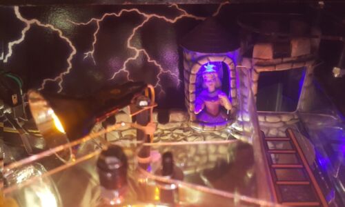 MEDIEVAL MADNESS Pinball Damsel Light Mod BALLY- WMS - Picture 1 of 8