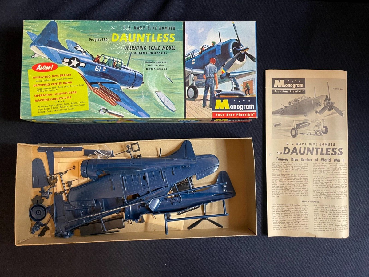 Douglas SBD Dauntless Operation Scale model from Monogram 1