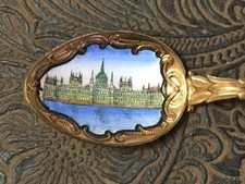 Cuillère souvenir ornée émail scène ville de Budapest blason doré Hongrie cadeau de voyage