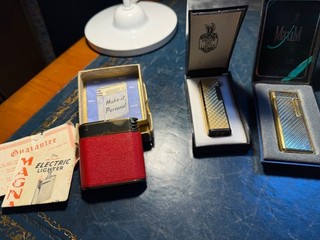 Lighters Lot of 11 boxed gas and 3 wwI or WWII petrol lighters.