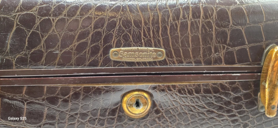 VINTAGE SAMSONITE SHWAYDER BROS. ESTILO #4112 ESTOJO FALSO TREM JACARÉ - Imagem 3 de 4