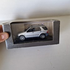 MERCEDES BENZ ML 320  MINICHAMPS  1/43   +  neuve BOITE