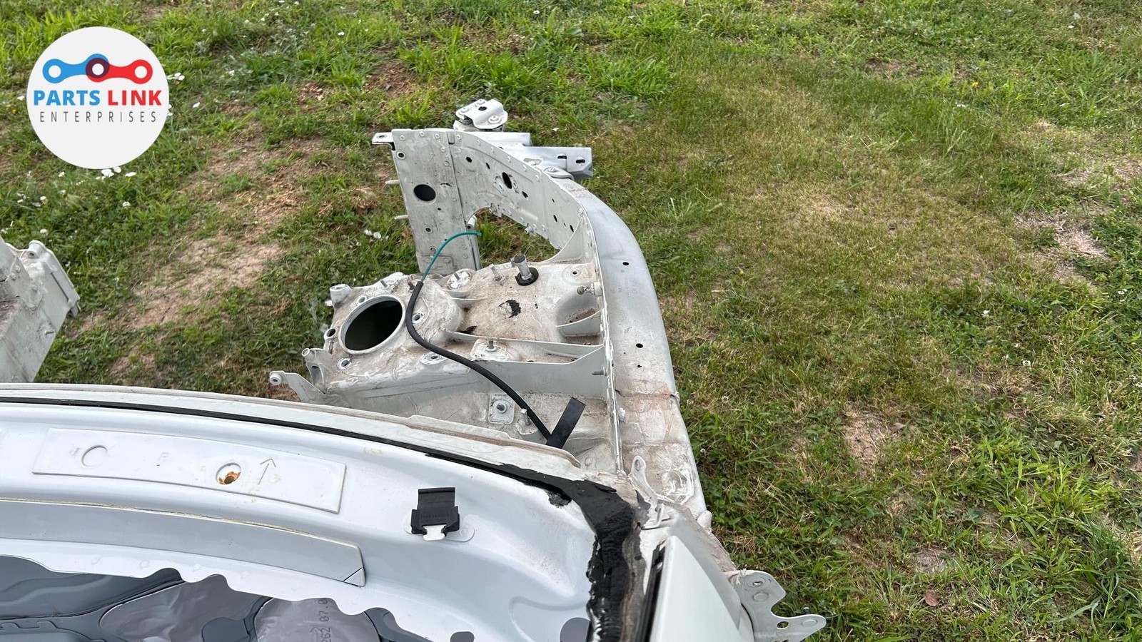 2016-20 BENTLEY BENTAYGA FRONT RIGHT APRON INNER FENDER STRUCTURAL CUT A9B 636