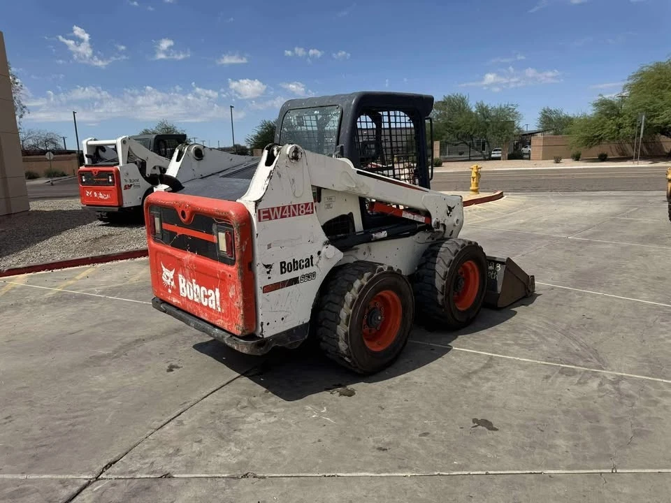 Minicargadora Bobcat T630 2015 3000 horas/74 HP diésel/2 velocidades/control manual Foto 3 de 4