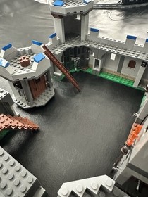 LEGO King's Castle 70404 Castle Theme with Minifigures & Manuals