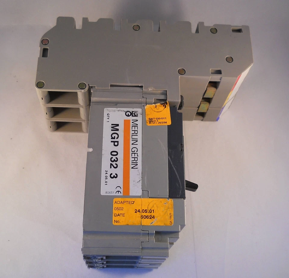 Merlin Gerin MCCB 32 Amp Triple Pole Compact 32A NS100N TM32D MGP0323 - Image 4 of 4