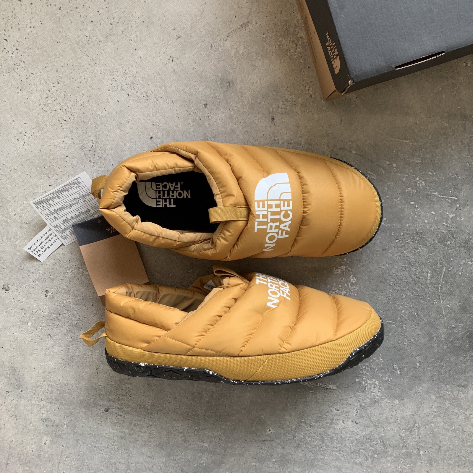 ZAPATILLAS THE NORTH FACE NUPTSE MULE AMARILLAS PARA HOMBRE TALLA US 14 UK 13 EUR 48