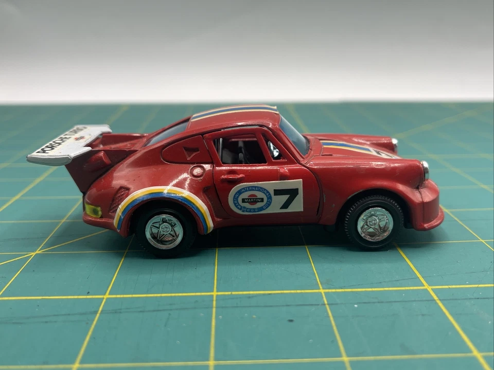 Lucky Porsche Turbo 1:37 rojo retroceso fricción raro difícil de encontrar Foto 3 de 4