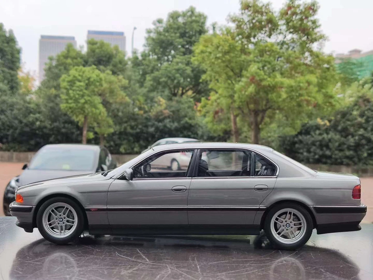 OTTO 1:18 BMW E38 750il car model (in Stock)