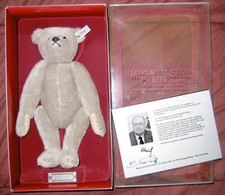 Steiff 80th Anniversary Teddy Bear 1902 Replica from 1982 - Signed in origin box