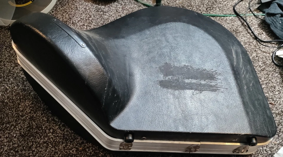 HOLTON DOBLE CUERNO FRANCÉS CON ESTUCHE Y BOQUILLA (DESLUSTRADO) Foto 2 de 3