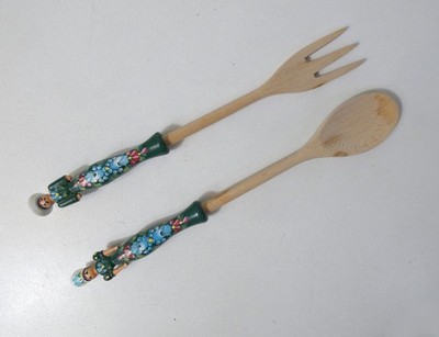 Vintage Salatbesteck aus gedrechseltem Holz handbemalt Volkskunst Handarbeit