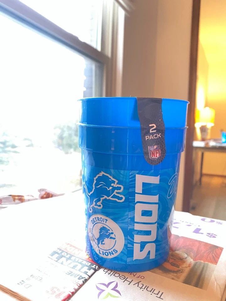 Paquete de 2 tazas de bebidas reutilizables Detroit Lions | Tazas de bebidas para fiesta en estadio del equipo de la NFL Foto 3 de 4
