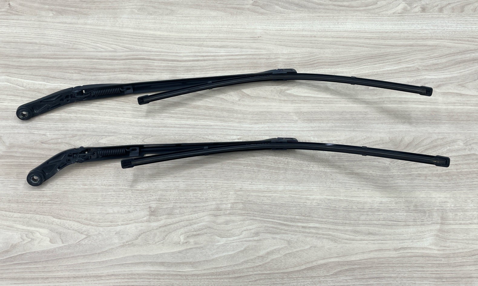 2006-2012 BENTLEY CONTINENTAL FLYING SPUR FRONT LEFT RIGHT WIPER ARM SET OEM
