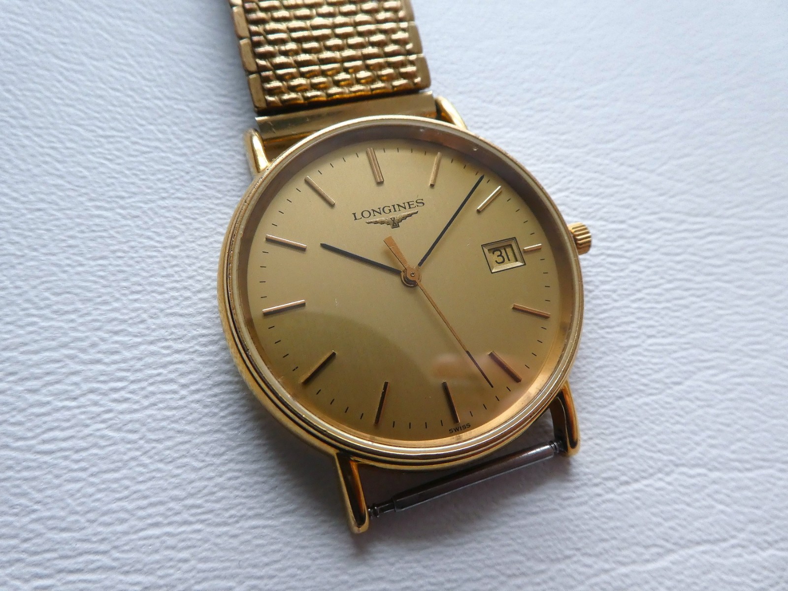 Wow! Beautiful Elegant Slim Vintage LONGINES Q. Men's dress watch from 1990's!
