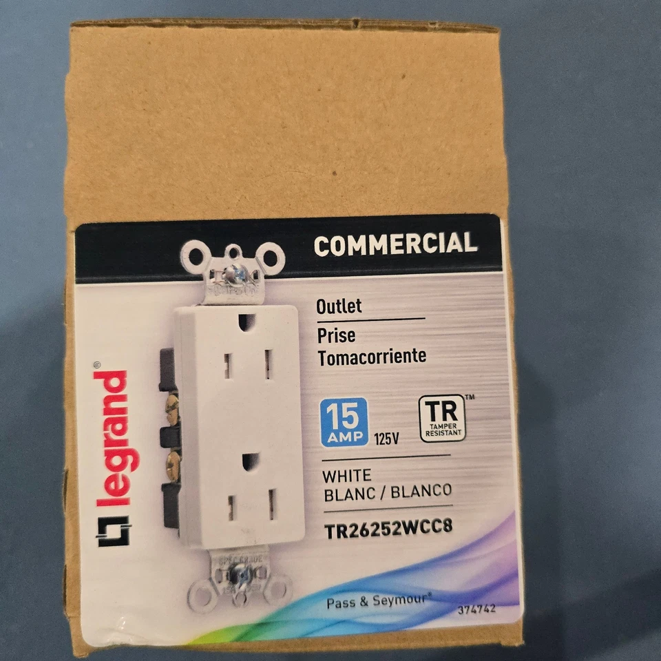 CANTIDAD 32 Legrand Comercial Blanco Salida 15Amp 125V Resistente a Manipulaciones TR26252WCC8L Foto 3 de 4