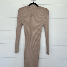 Roam Women’s Medium Ribbed Mackay Dress Flawed