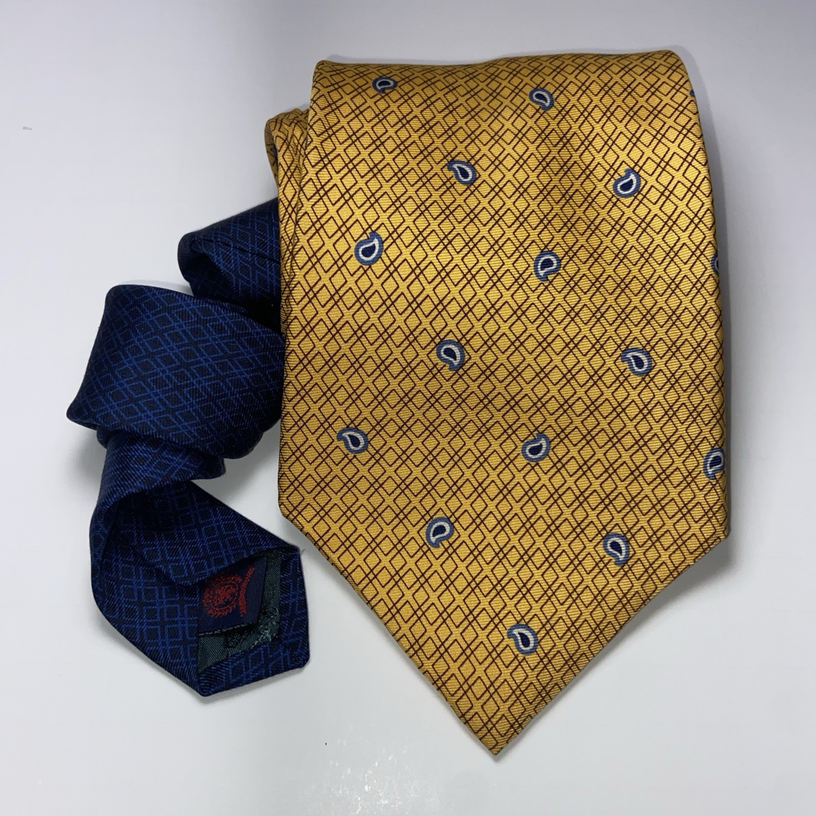 Tommy Hilfiger Tie Men's Necktie 100% Silk Yellow With Blue Paisley 59.5”x4”