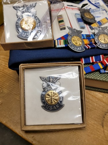 Air Force Fire Chief Insignia/ Badge / Ribbon Medal Grouping Desert Storm Era... - Picture 4 of 24
