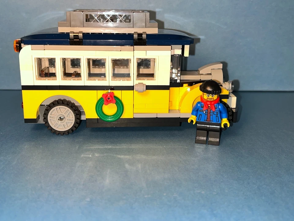 LEGO Creator Winter Village Station #10259 - Autobús con conductor SOLAMENTE - Ver descripción Foto 3 de 4