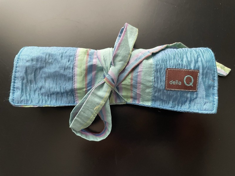 Della Q Silk roll up case for crochet hooks