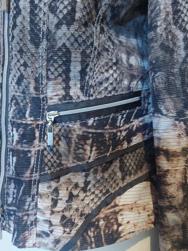 Gerry Weber Ladies Snakeskin Reptile Zip Ip Jackey with Pockets. Lined. Size 12 - Image 3 of 4