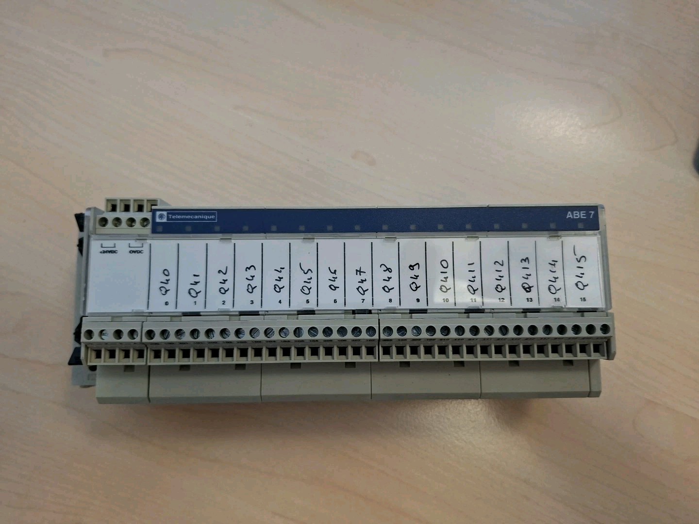 ABE7-R16S210 ABE7R16S210 Embase Telefast Pour Automate Schneider 
