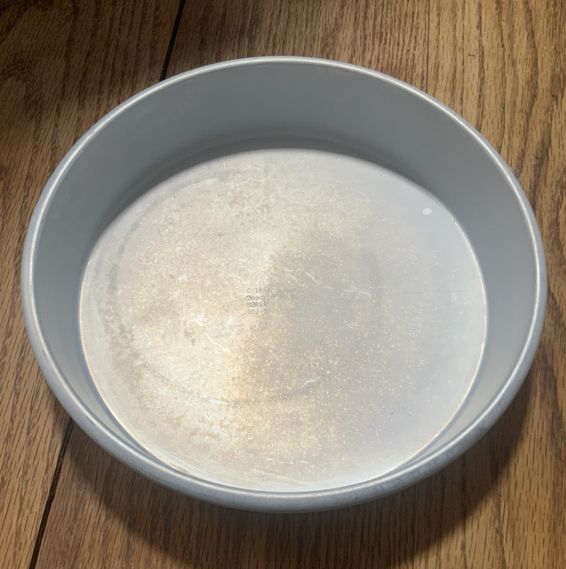 Round Aluminum Non-Stick Cake Pan 9 in x 2 in Silver 8 oz 450°F 802