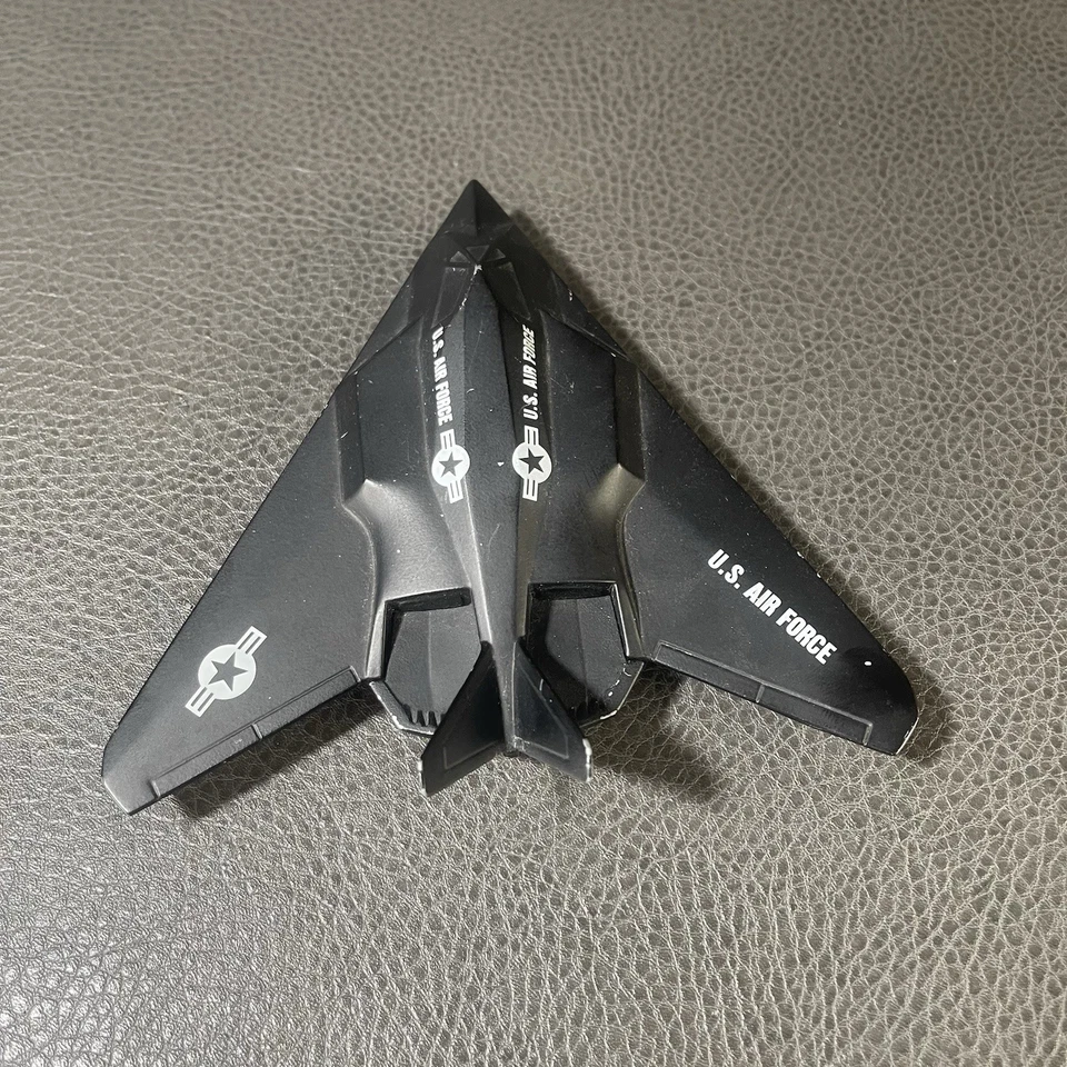 Avión Ertl Force One F-117A Stealth Fighter Nighthawk 1989 diecast metal 6"" Foto 3 de 4