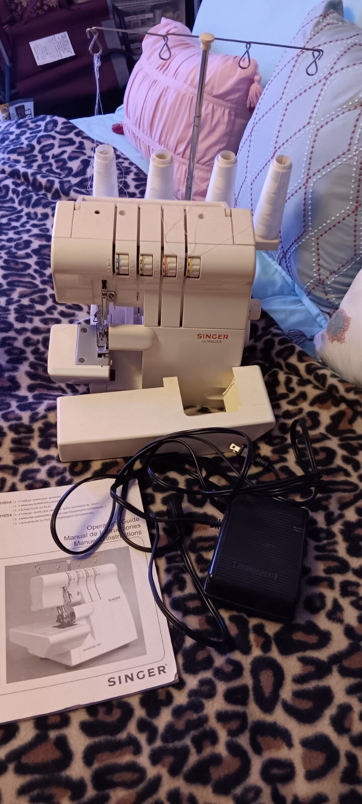 Singer Ultralock 14U64A Overstitch Serger Sewing Machine 4Thread w