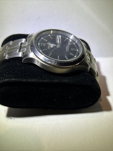 Seiko 5 Men's Black Watch - 7S26-02JO - Picture 3 of 6