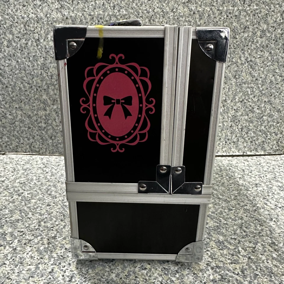 Caja de cosméticos Hello Kitty estuche de viaje de metal negro Sanrio 2007 sin llave Foto 3 de 4