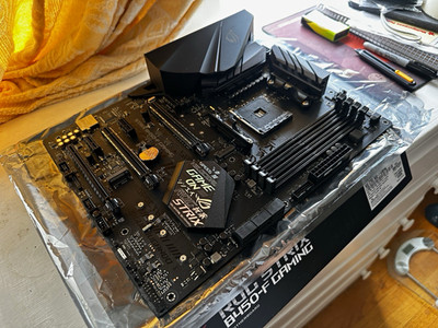 ASUS ROG STRIX B450-F GAMING ATX AM4 DDR4 4-DIMM HDMI RJ-45 PCIe