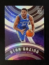 2022-23 Donruss Optic - Star Gazing Giannis Antetokounmpo #1 Holo Prizm Bucks 