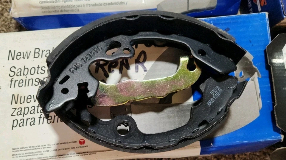 Pastillas de freno y zapatas (Ford, Chevy, Buick, Honda) LOTE A GRANEL: CAJA ABIERTA NUEVA INCOMPLETA Foto 3 de 4