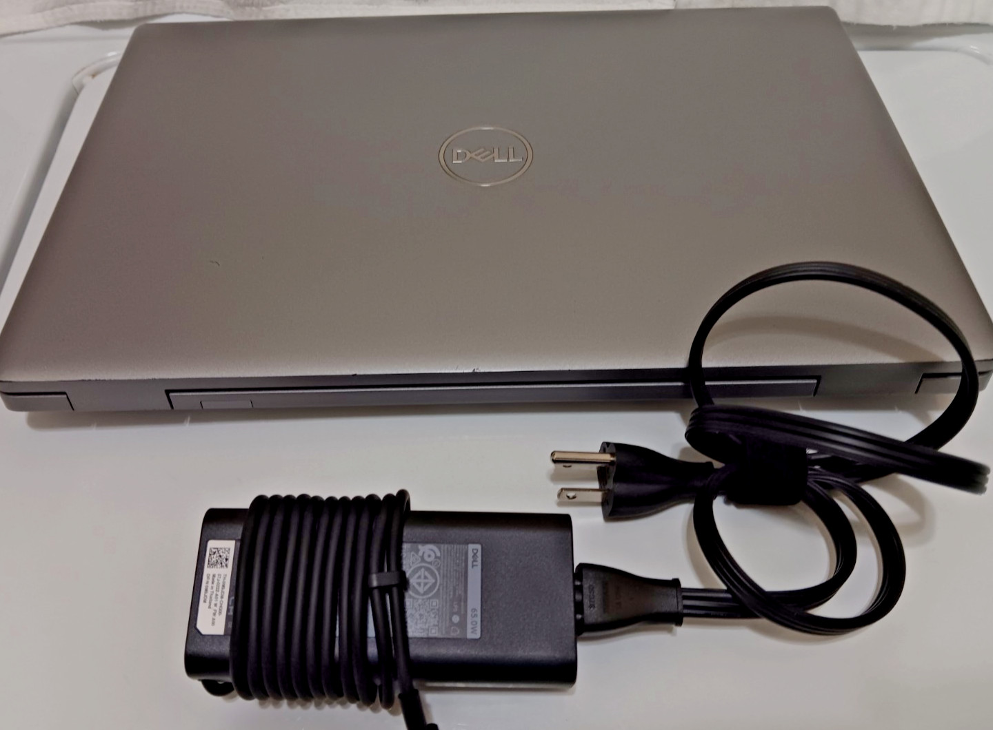 dell latitude 5520, 15.6-Inch Laptop, with i5-1145g, 512 GB SSD (Solid State Drive), Windows 11 Pro