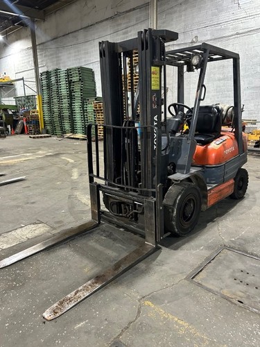 TOYOTA 42-6FGU25 5,000LBS. FORK LIFT -PROPANE, Side Shift, Solid Pneumatic Tires