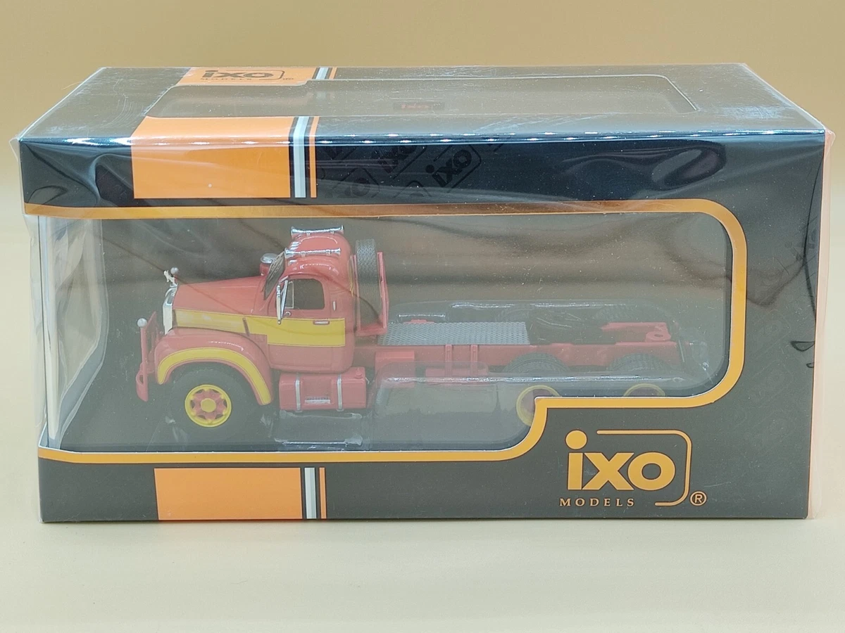 Miniature Camion MAN Transporteur de Voitures avec Remorque Ixo